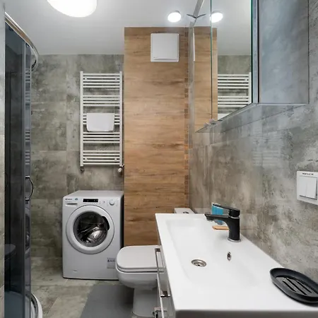 Bronowice Modern By Bookinghost *