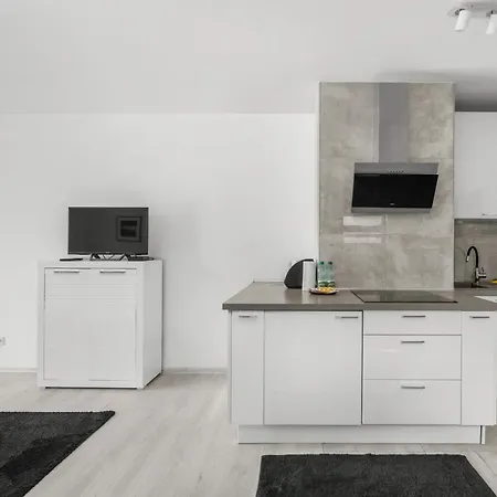 Bronowice Modern By Bookinghost *