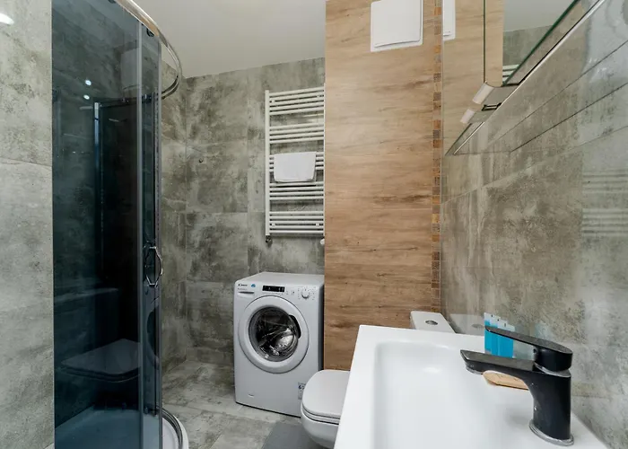 Bronowice Modern By Bookinghost